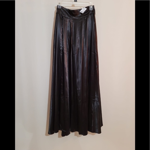 Akira Black Satin High Slit Skirt 🖤 - Picture 5 of 8